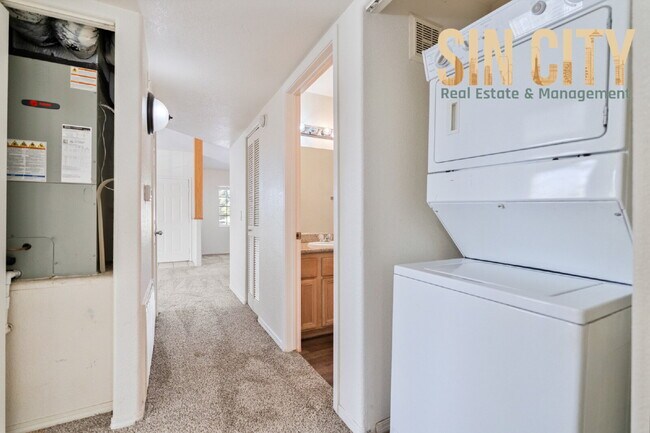 Building Photo - "Spacious 3-Bedroom Condo Oasis with 2 Baths in Vibrant Las Vegas!"