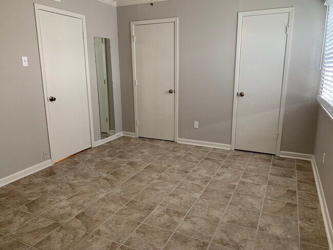 Building Photo - 1701 Lobdell