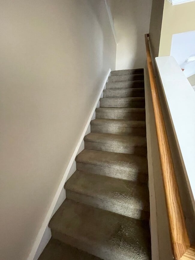 Building Photo - Hadley Commons 2 Bedroom 2.5 Bath Townhome Minutes from Bridgeway Station !!