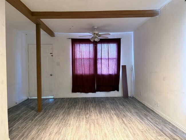 Building Photo - 2110 Lariat Trail
