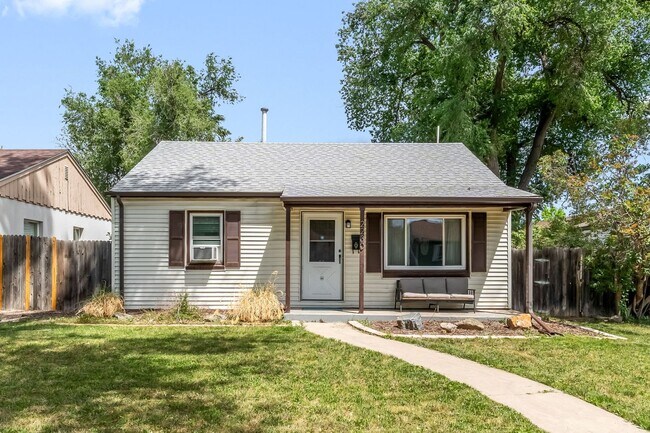 Building Photo - 3BD, 1BA Edgewater Home with Lard Back Yard and 2-Car Garage