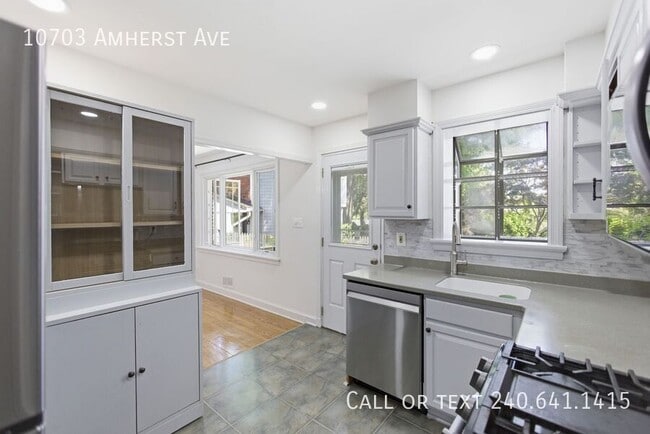 Building Photo - 10703 Amherst Ave