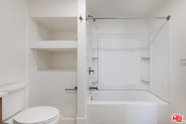 Building Photo - 8561 Belmont St