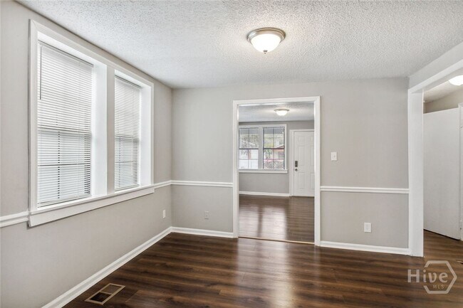 Building Photo - 1036 W 38th St