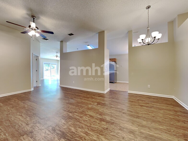 Building Photo - 840 Mackenzie Cir