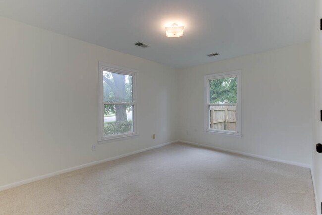 Building Photo - 2637 N Elizabeth Harbor Dr