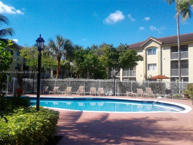 Building Photo - 420 S Park Rd