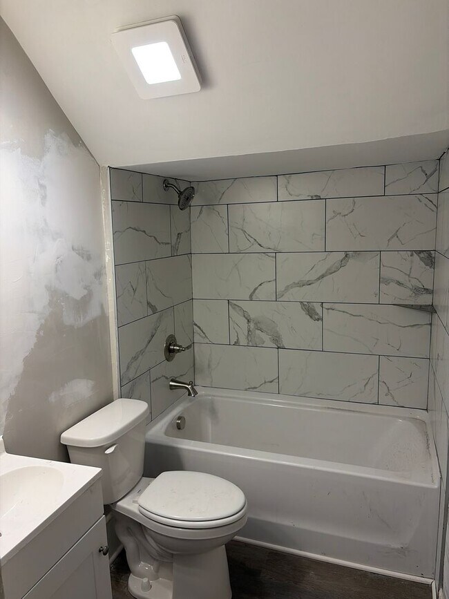 Building Photo - 2502 Druid Hills Dr NW