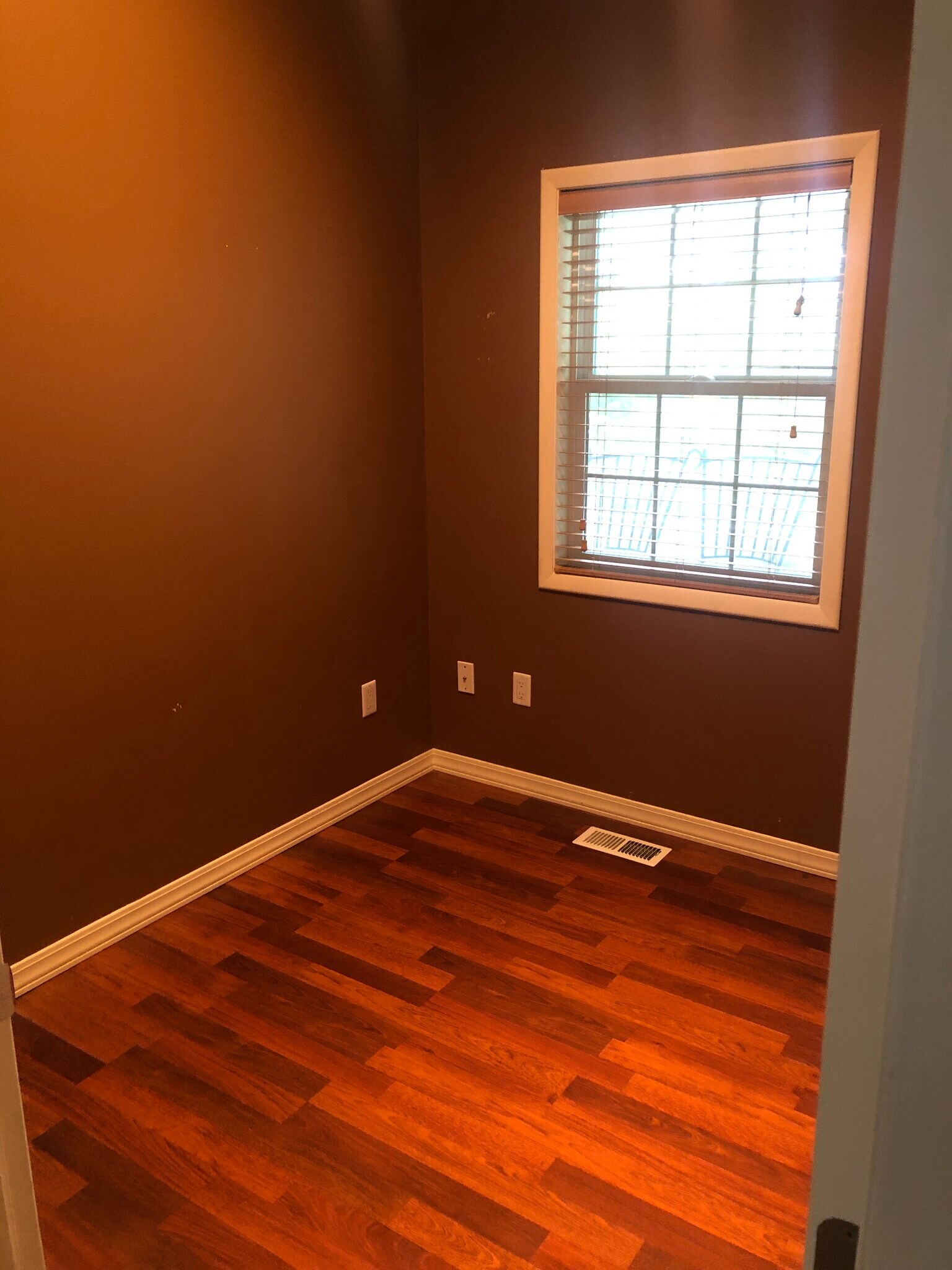 Building Photo - 310 SE Dilke St