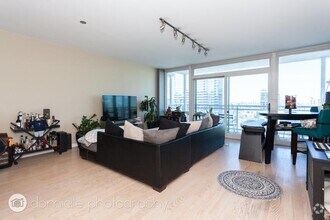 Building Photo - 1 bedroom in Chicago IL 60654