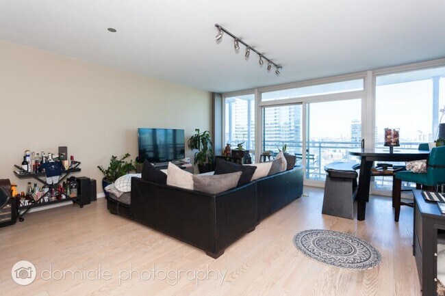 Primary Photo - 1 bedroom in Chicago IL 60654