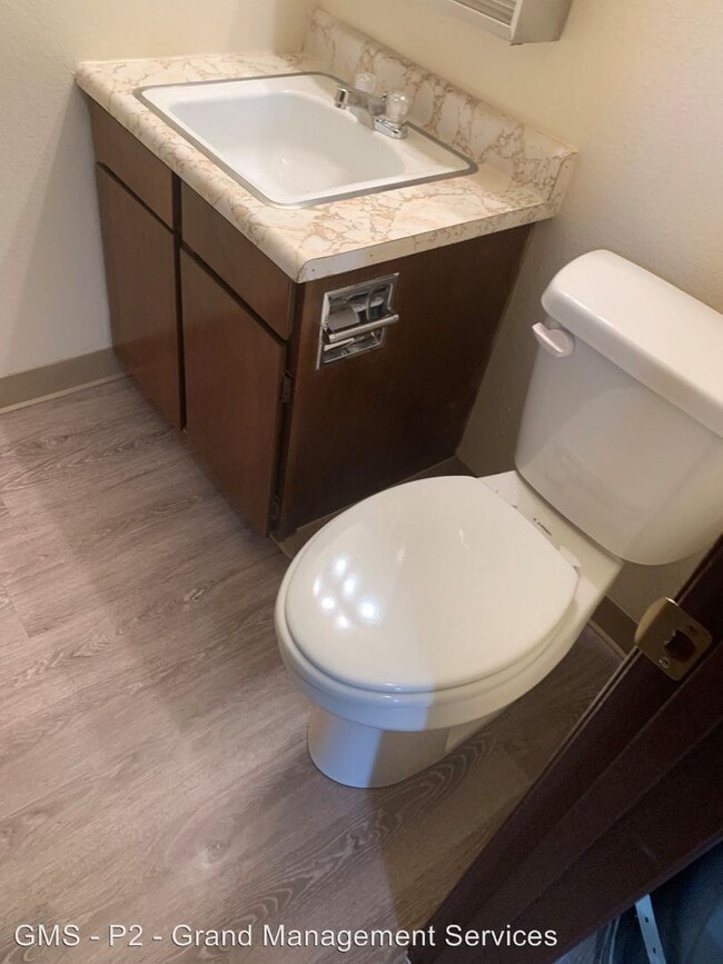 Building Photo - 804 Chestnut Dr