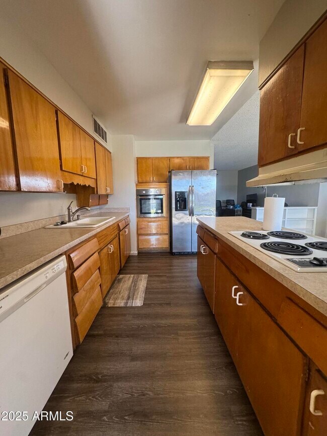 Building Photo - 3819 W Golden Ln