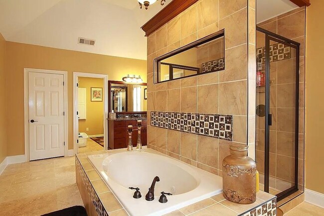 Building Photo - 200 Azalea Cove Ln