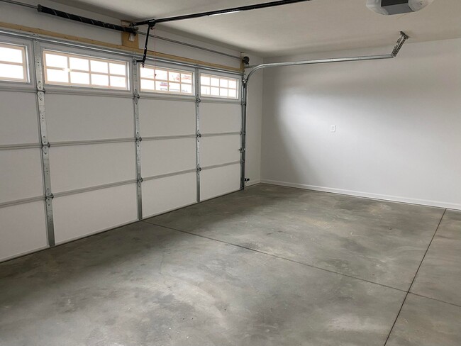 2 Car Garage - 1900 Grandioso Dr