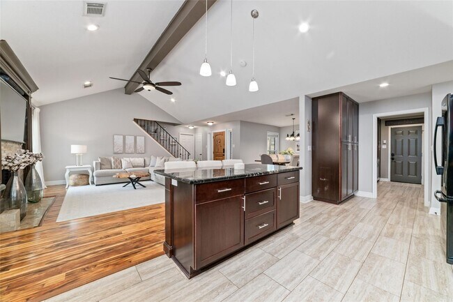 Building Photo - 13019 Lentando Dr