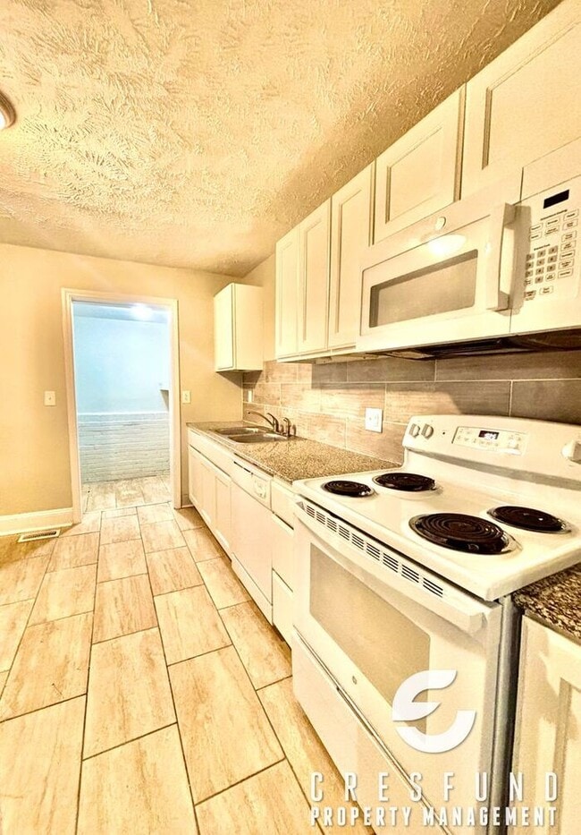Building Photo - Adorable 2 Bedroom 1 Bathroom Ready for Mo...