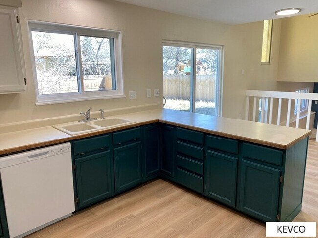 Building Photo - Sprawling Four Bedroom Home