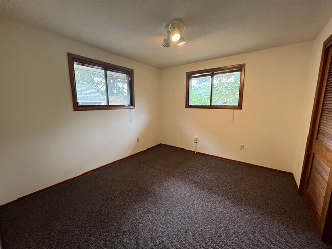 Building Photo - 11640 SW Corby Dr