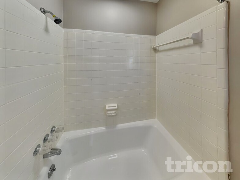 Building Photo - 361 Willow Glenn Dr