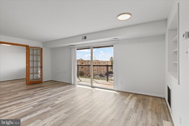 Building Photo - 214 Locust St SE