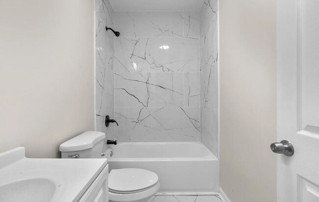 Building Photo - 221 Orleans St