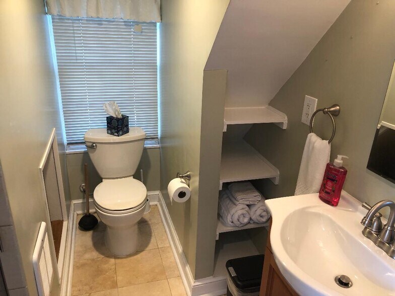 Full bathroom with storage. - 5804 Searl Ter