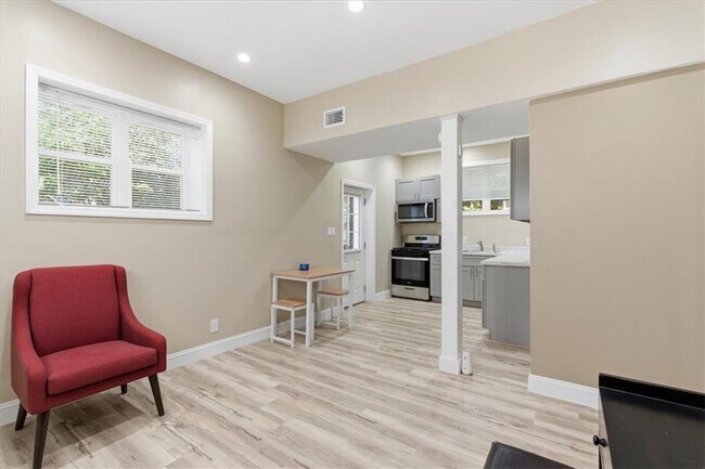 Building Photo - 3268 Briarwood Blvd