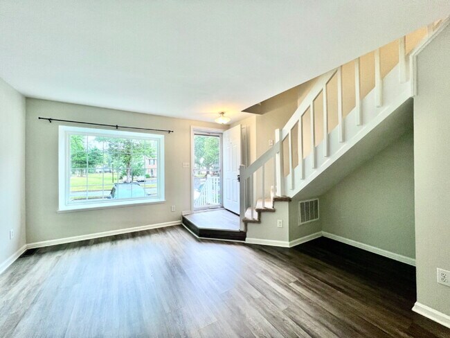 Building Photo - RAINTREE TOWNHOME!