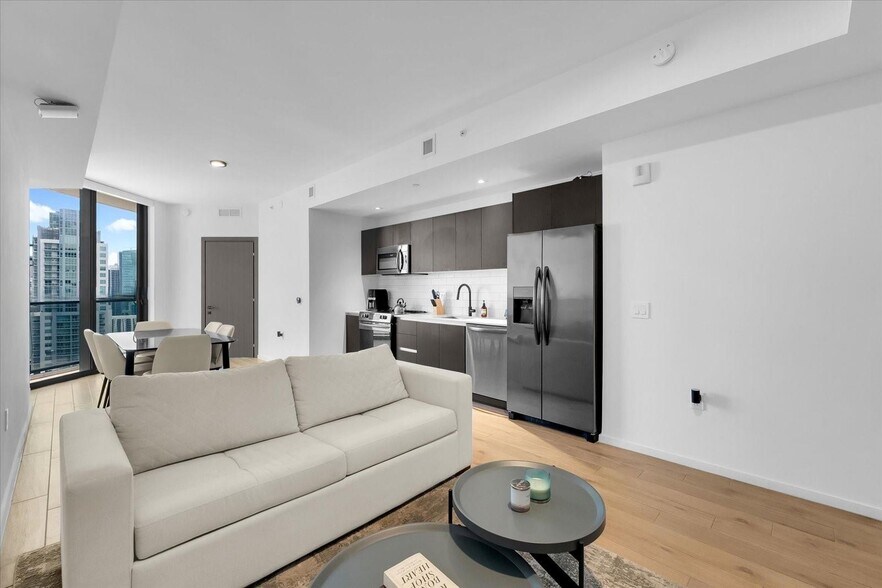 Building Photo - 398 NE 5th St