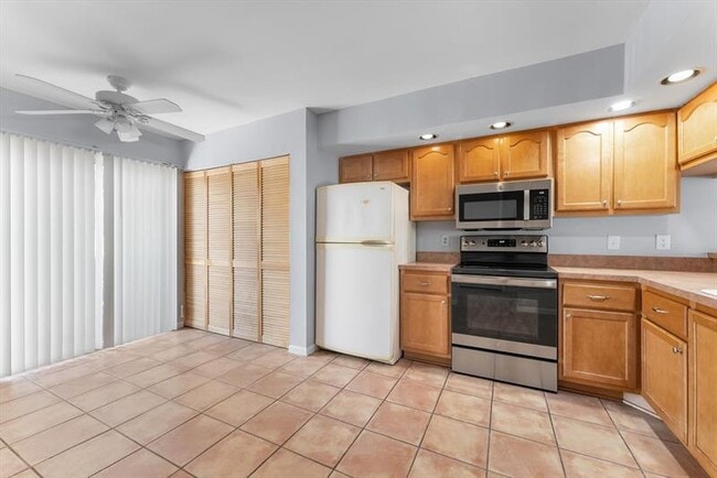Building Photo - 6175 Riverwalk Ln