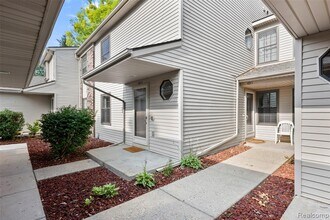 Building Photo - 4911 Oak Hill Dr