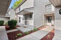 Building Photo - 4911 Oak Hill Dr