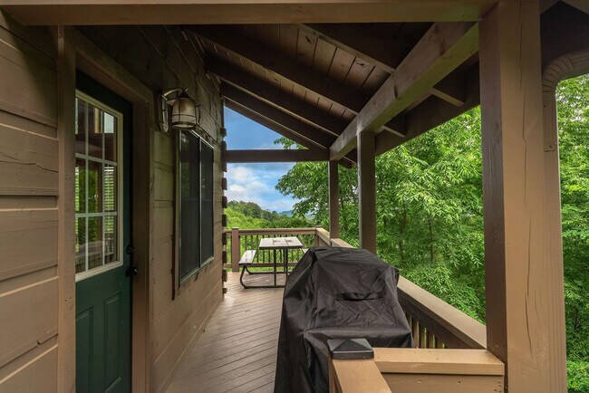 Building Photo - 49 Valley Dr