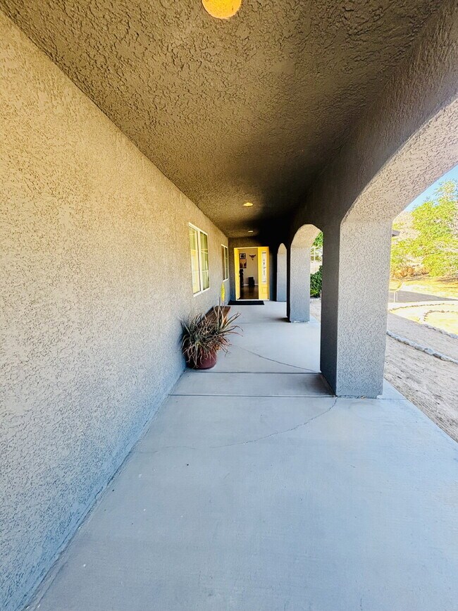 Building Photo - Rare Opportunity for Spacious, Modern Sout...