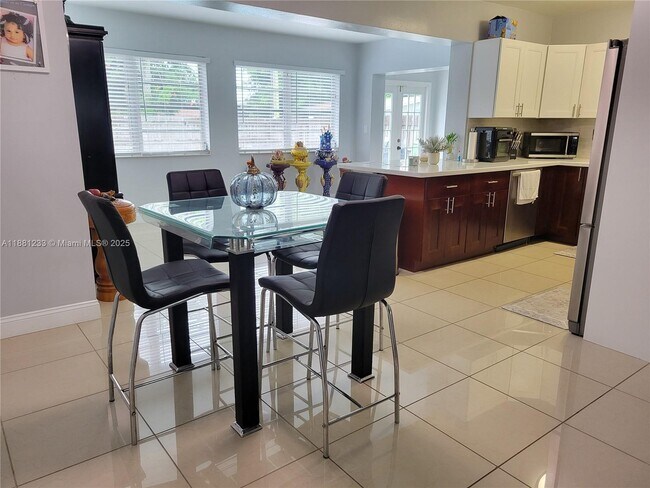 Building Photo - 6930 SW 12th St