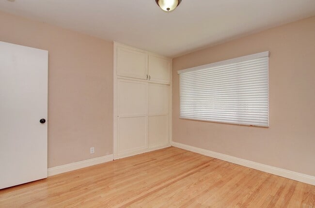 Building Photo - 3-Bed Signal Hill House for Lease