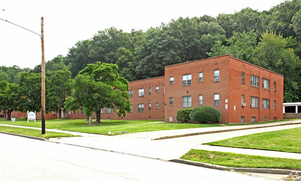 Primary Photo - Euclid Plaza