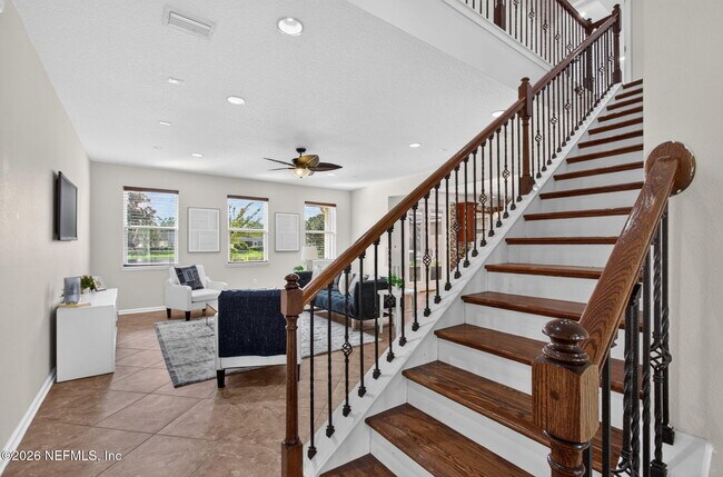 Building Photo - 127 Rockcreek Dr