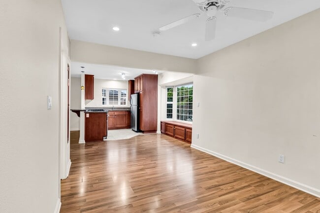 Building Photo - 1 Bedroom Condo in Mission Hills