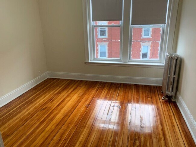 Building Photo - 3BR or 4BR near B/C trains, Wash Sq, heat ...