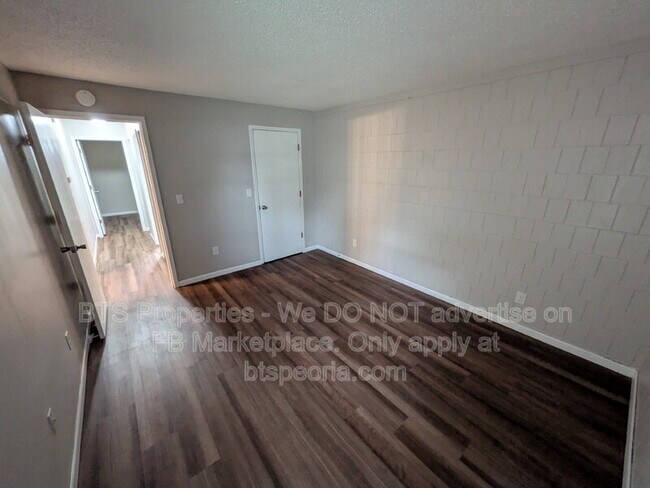 Building Photo - 3426 W Dorchester Ridge