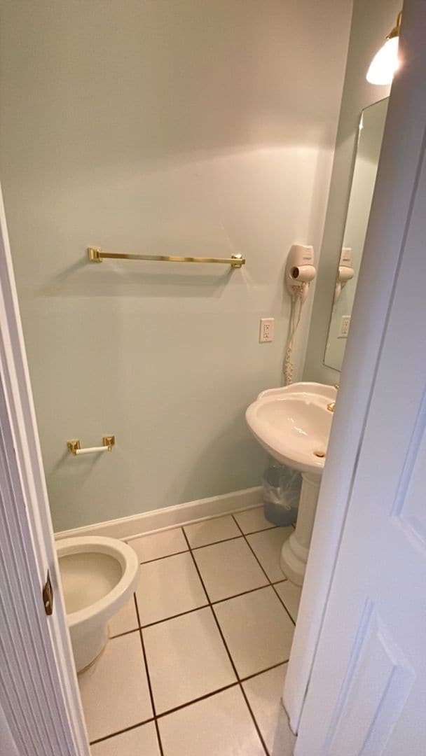 Building Photo - Nicely furnished 1 bedroom/1 bath condo in Myrtlewood