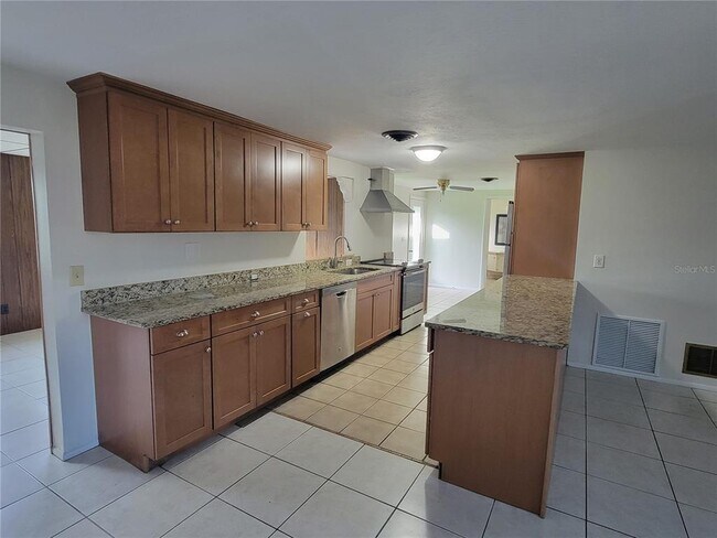 Building Photo - 612 Porpoise Rd