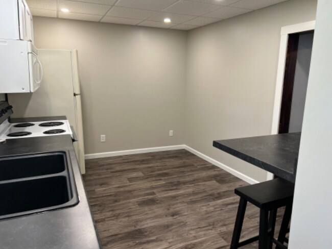 Building Photo - 208 E Front St