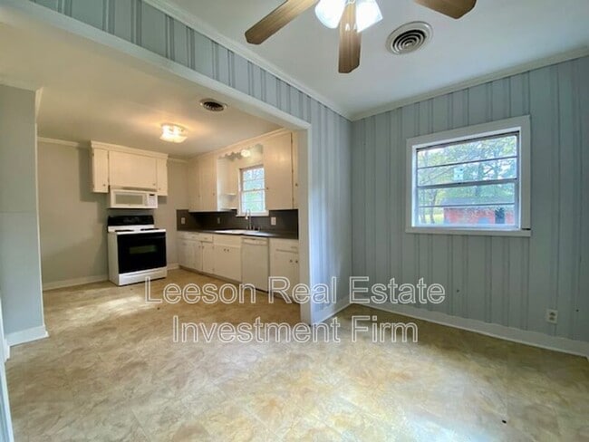 Building Photo - 1819 Shady Ln