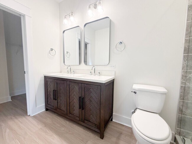Building Photo - Spacious 4-Bedroom Townhome at Highbury + Summer Special
