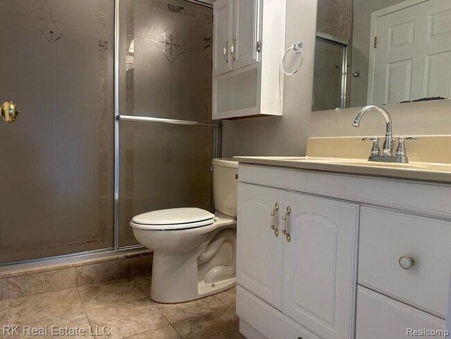 Building Photo - 2824 Roundtree Dr