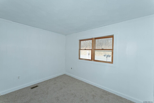 Building Photo - 844 Burden Lake Rd
