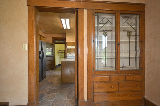 Building Photo - Beautiful Historic 3 Bedroom, 2 bath Home ...